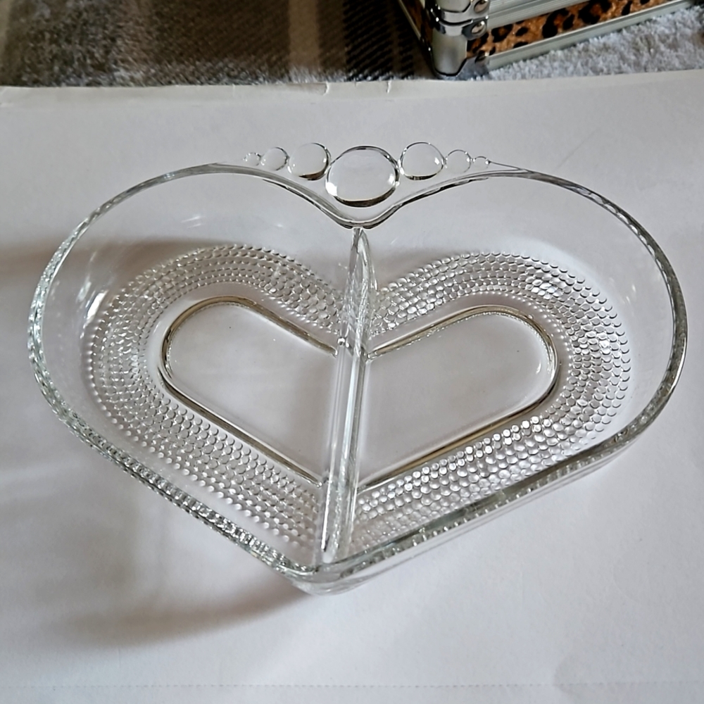 Heart shape divided dish